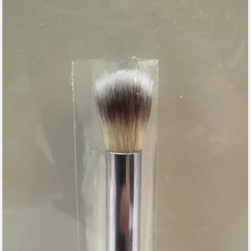 MAC Glitter Brilliant Copper Eyeshadow - 0.15 oz Bundle With 2  Brushes - Picture 3 of 5